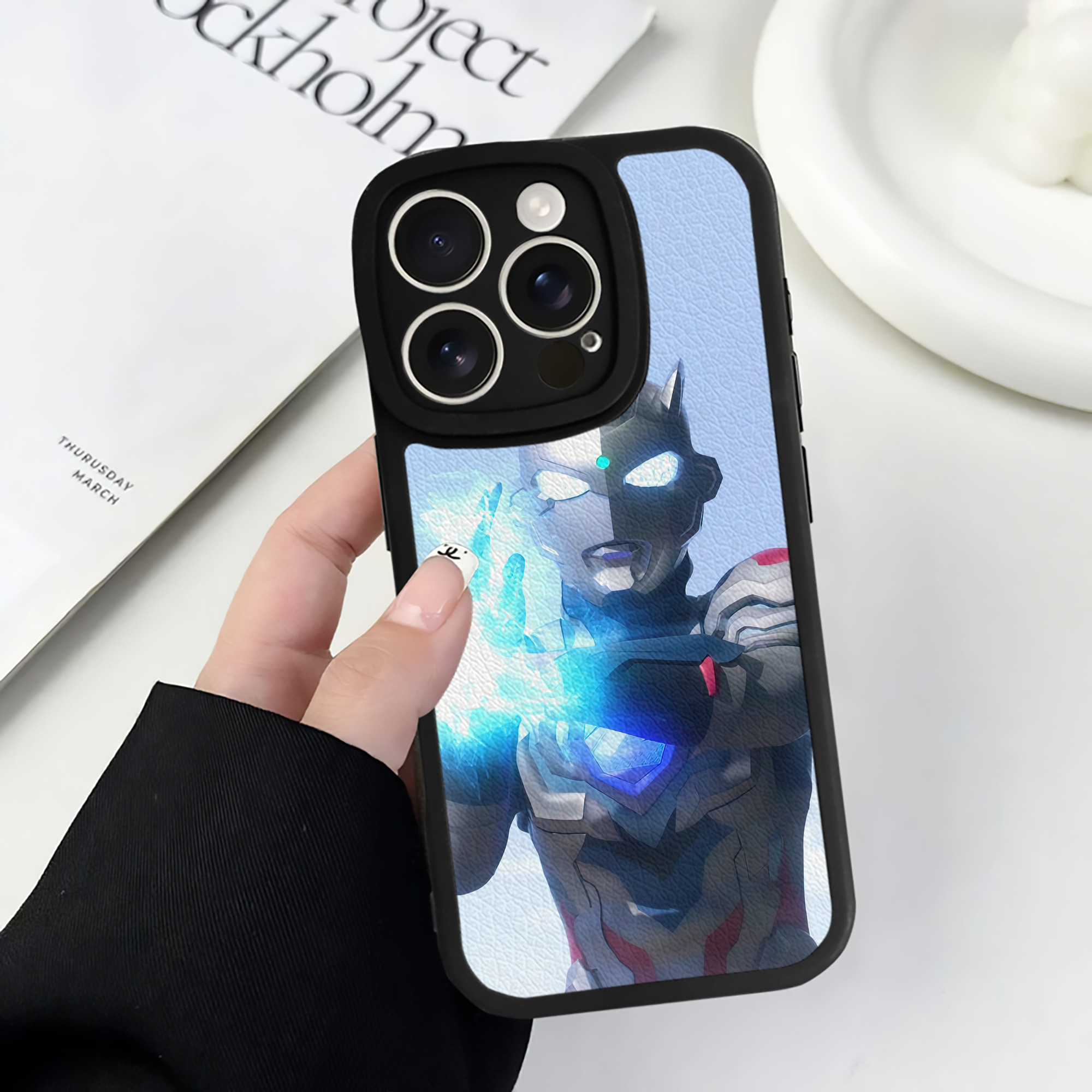 （画像用） ウルトラマン Ultraman 【iPhone 16シリーズ対応】シリコンスマホケース（レザー調） 材質：シリコン